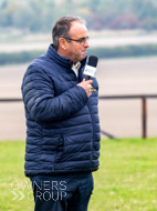 AK021025-31 - Alan King Stable Visit